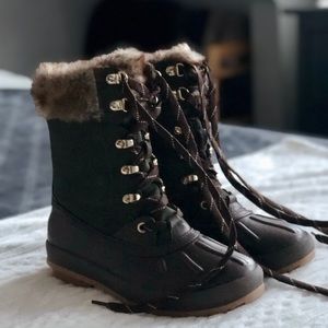 Snow boots